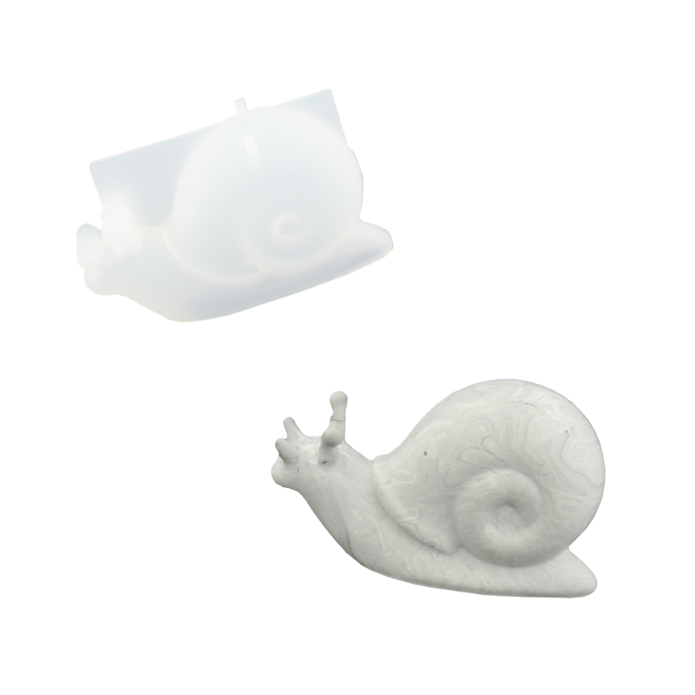 Silikonform zur Herstellung einer kleinen Schnecke mit Gießpulver wie Jesmonite, Keraflott und Raysin.