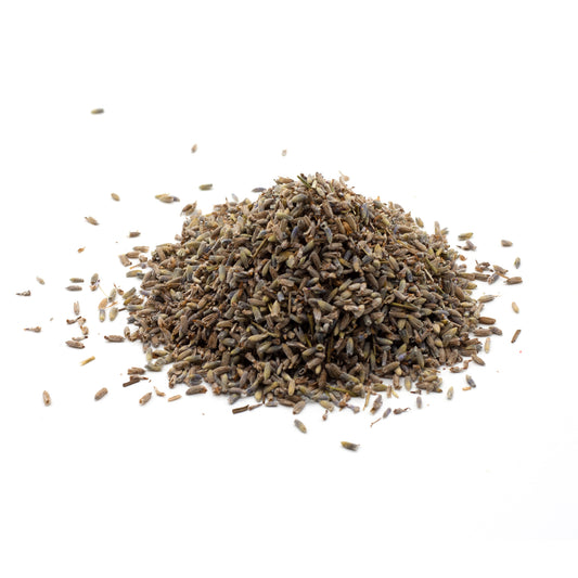 Getrocknete Lavendelblüten zur Dekoration von Kerzen